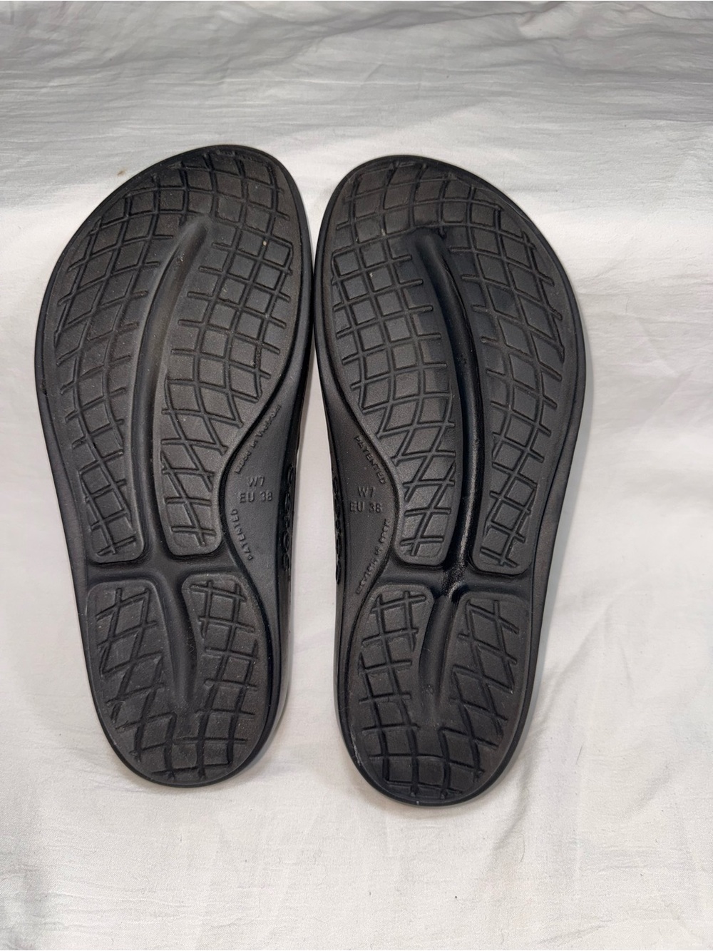 🖤💜 OOFOS Recovery Flip Flops – Women’s Size 7 💜🖤 - Picture 5 of 5